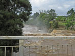 Haruru Falls nach schweren Regenfällen
